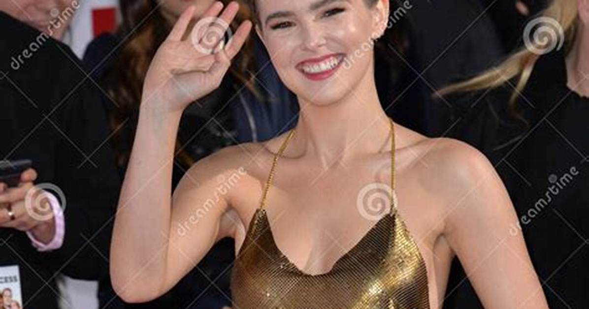 24 Reasons Why Zoey Deutch Is Hollywood S New American