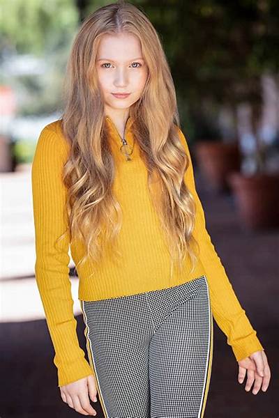 Abigail Zoe Lewis Net Worth