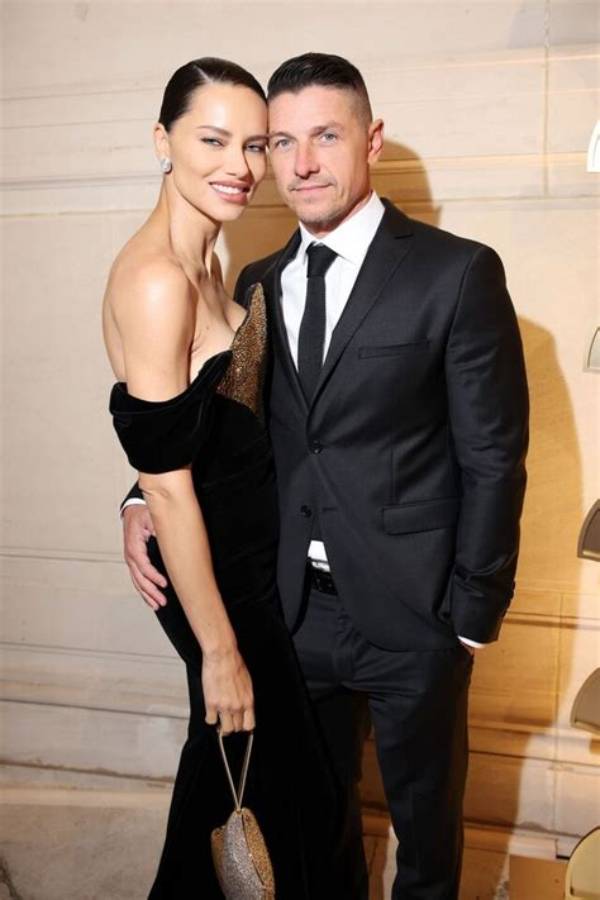Adriana Lima: Nelson Torres - Stunning Model & [Relationship/Career Details]