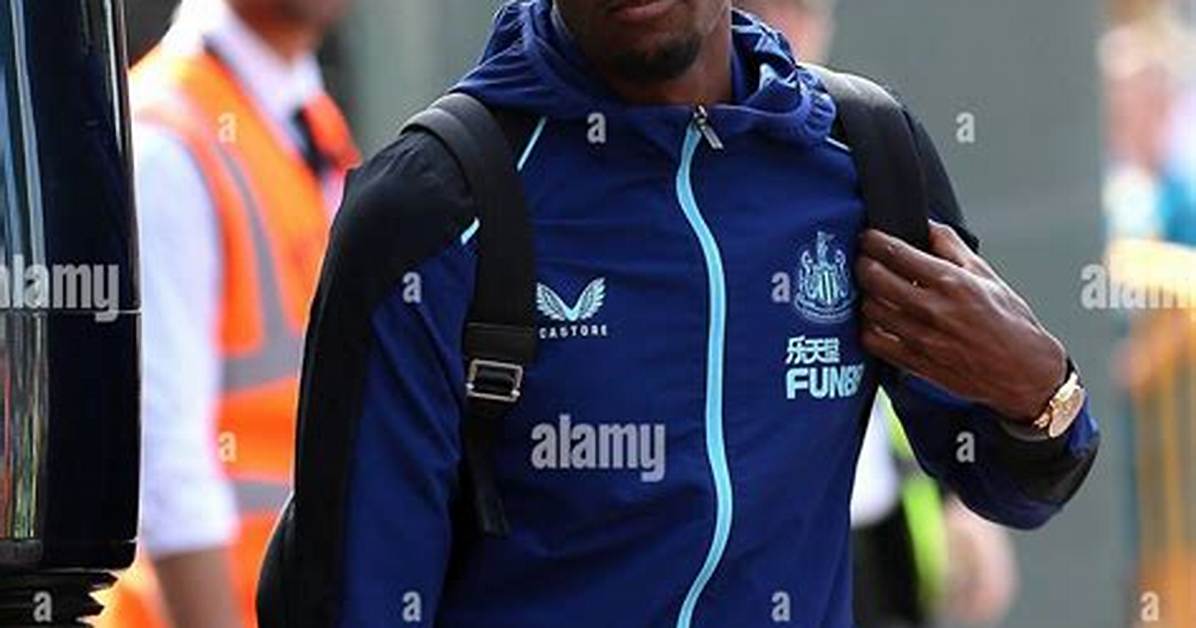 Alexander Isak Arrives for Newcastle Medical Ahead of Club