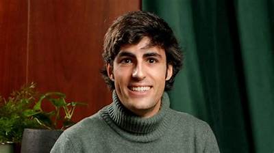 Alfonso Goizueta Wikipedia and Edad: How Old Is Planet Award Finalists?