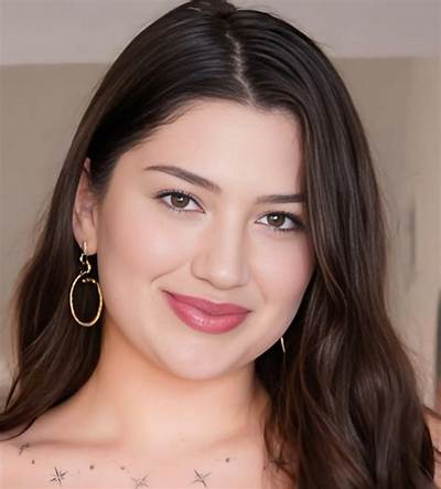 Alyx Star: Rising Star in the Music Industry and Beyond