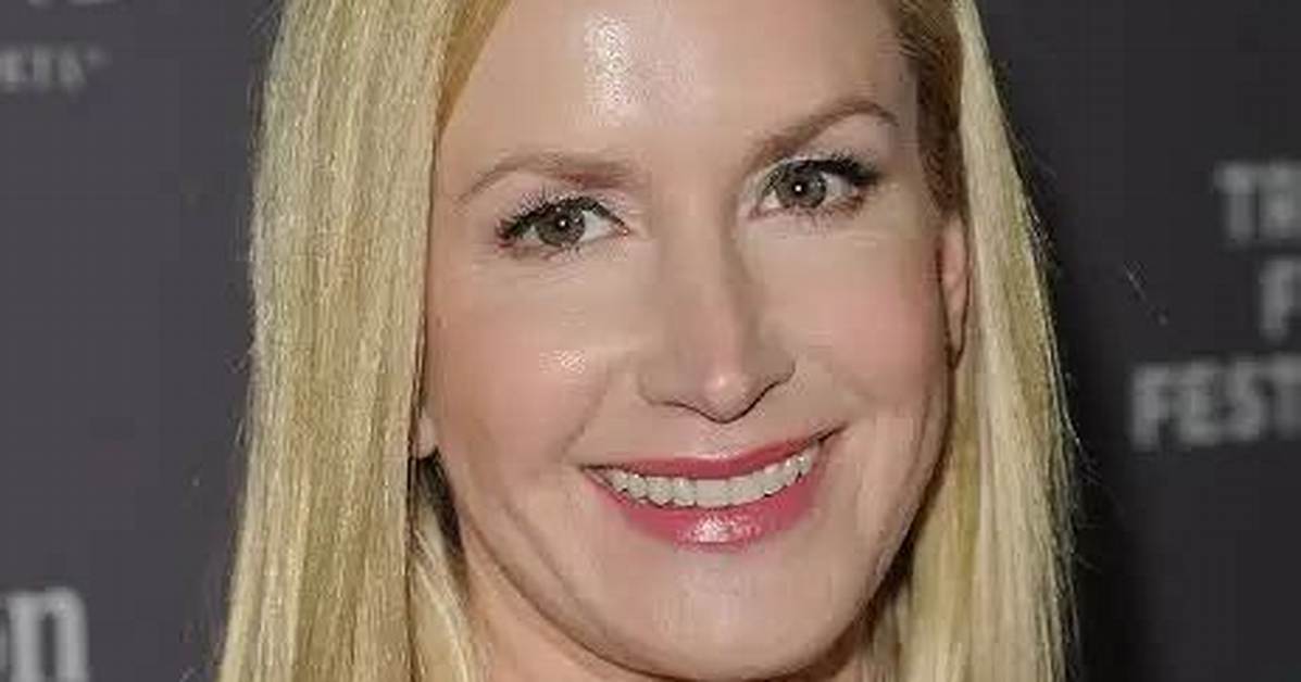 Angela Kinsey Bio Wiki Age Height Young Husband Net Worth the Office Feet Hot Movies and Tv