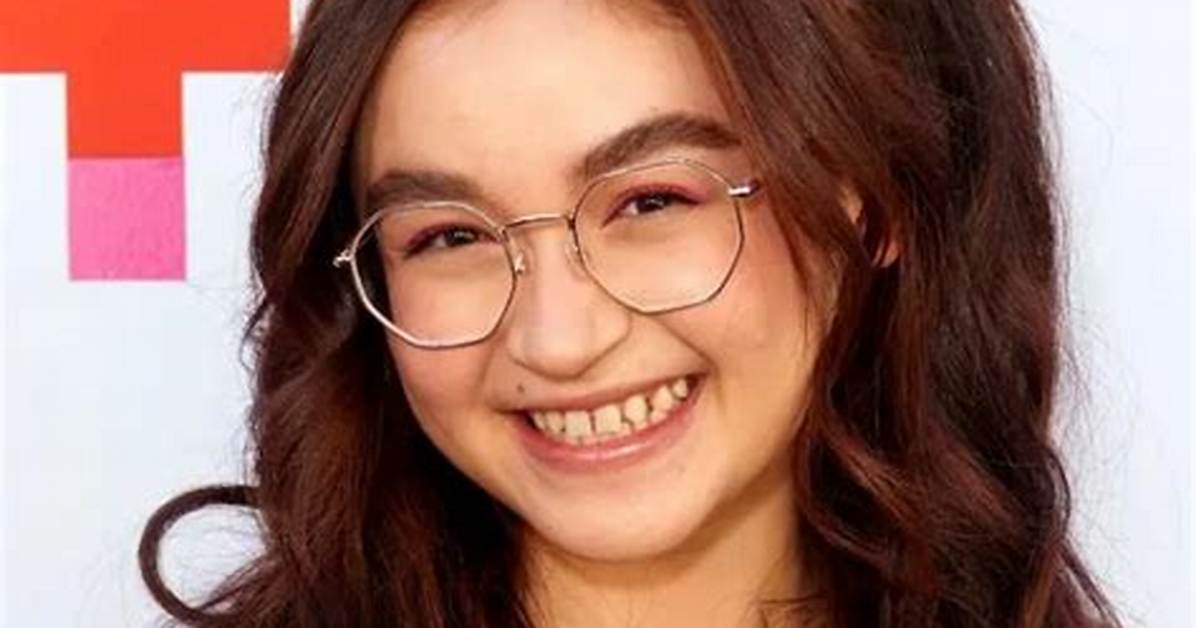 Anna Cathcart Missing Teeth