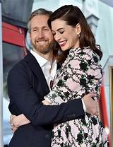 Anne Hathaway Husband Adam Shulman Bio: Age, Height, Net Worth
