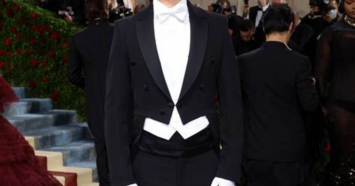 Ansel Elgort Height Weight Net Worth Age Birthday Wikipedia Who