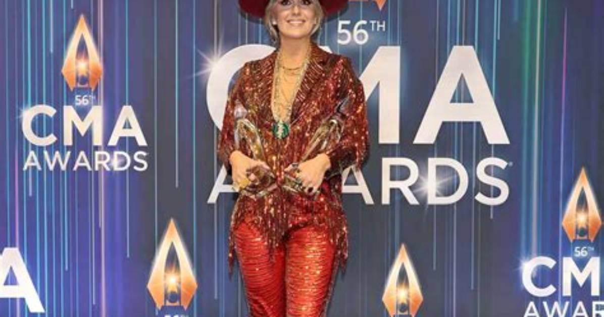 At Cmas Lainey Wilson Celebrates Her Biggest Win Her Dad S Presence It Truly Is A