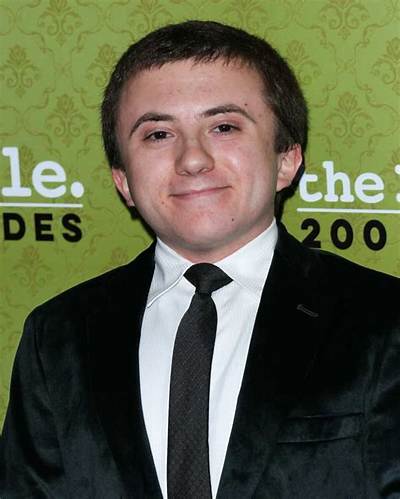 Atticus Shaffer’s Net Worth, Age, Height, Weight, Girlfriend, Dating, Bio-Wiki