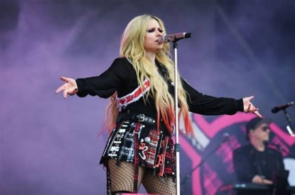 Avril Lavigne Age: Discover the Rock Star's Journey