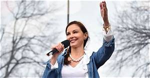 Awe-Inspiring Photos of Ashley Judd: Capturing Her Beauty and Influence