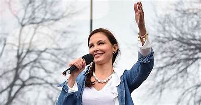 Awe-Inspiring Photos of Ashley Judd: Capturing Her Beauty and Influence