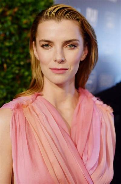 Betty Gilpin: a Star on the Rise in Hollywood