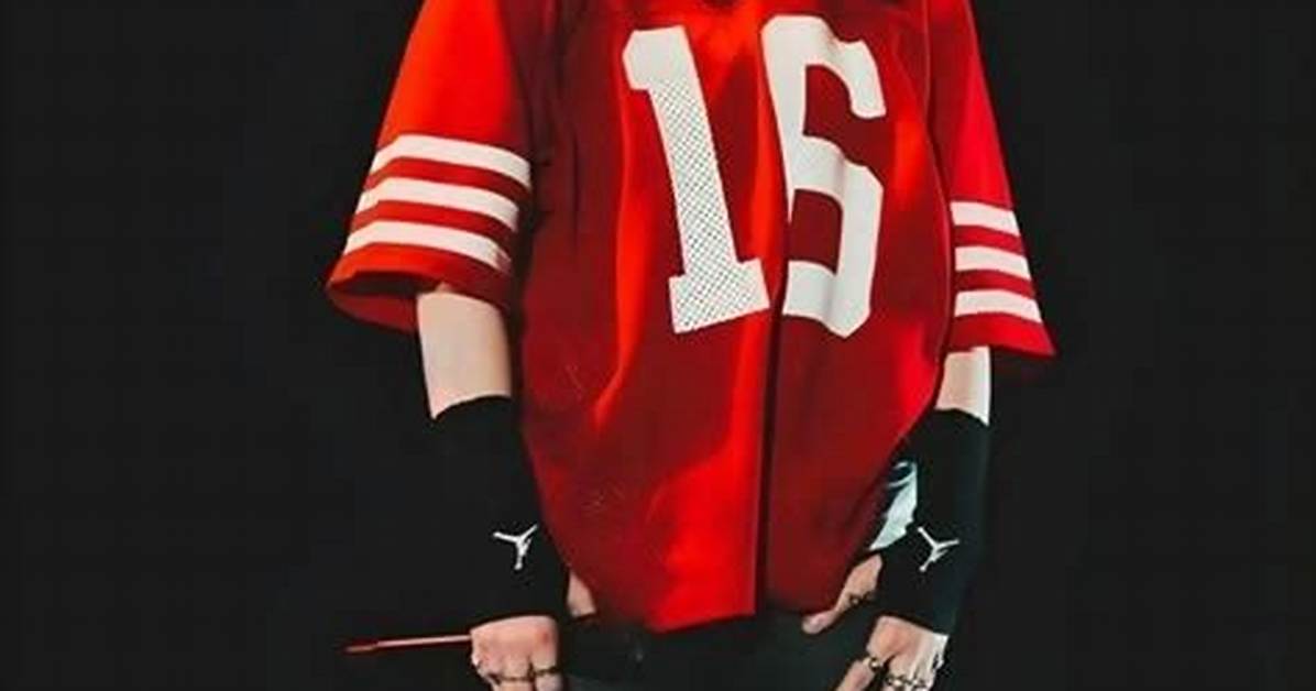 Billie Eilish Concert Outfit: Styling Highlights from "Happier Than Ever" Tour