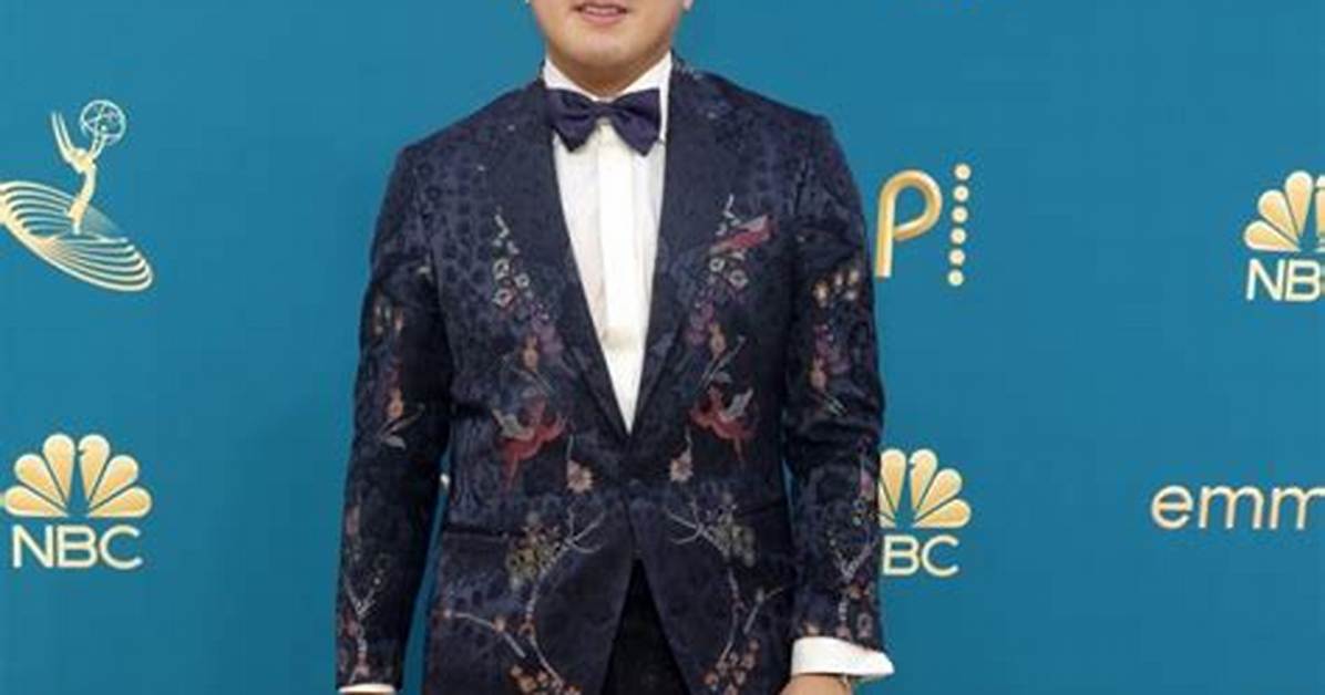 Bowen Yang Net Worth Age Birthday Wikipedia Who