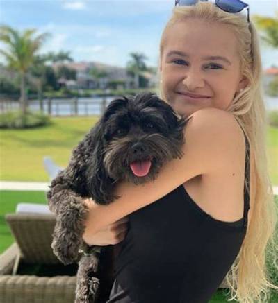 Carlie Hoffer Age, Instagram Bio: 10 Facts on Mika Brzezinski’s Daughter