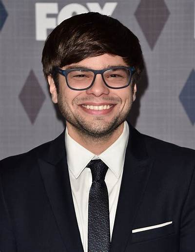 Charlie Saxton Net Worth