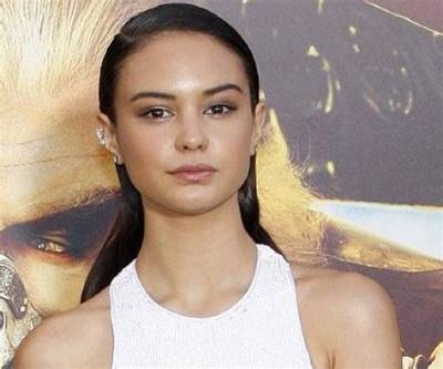 Courtney Eaton – Biography, Facts & Life Story