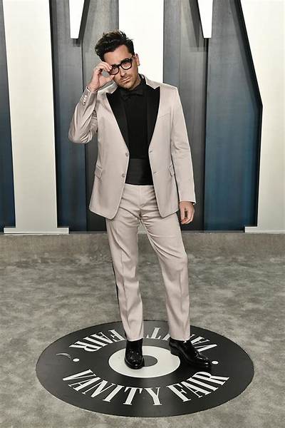Dan Levy Height