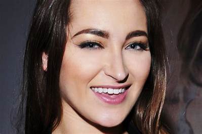 Dani Lane: 10 Facts to Know About the Actress from Kenan