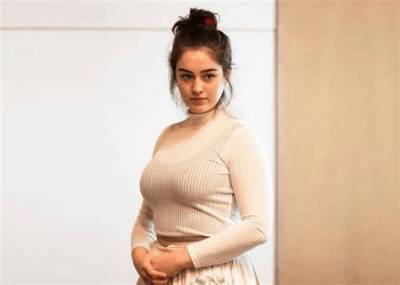 Danielle Galligan Height, Weight, Body Measurements, Bra Size, Shoe Size