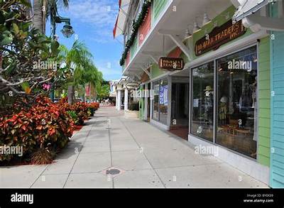 Discover the Enchanting Stores of St. Armands Circle, Sarasota: a Shopper's Paradise