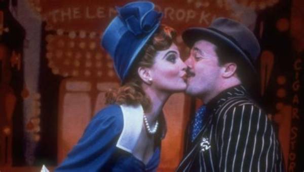 Do Actors Fake Kiss?
