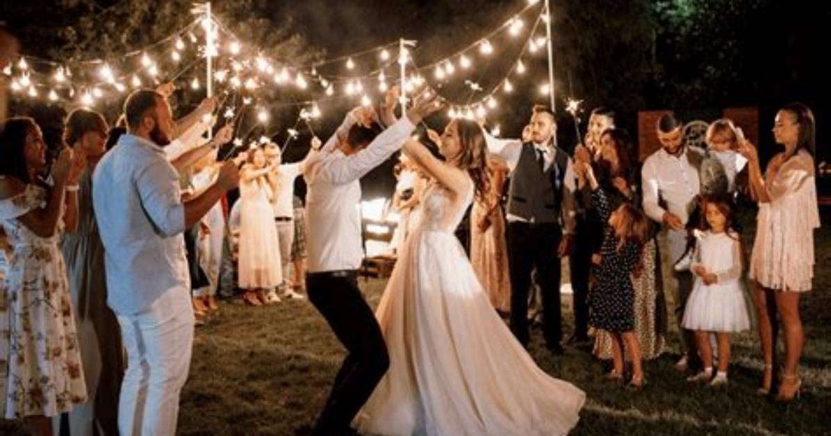 Do Wedding Guests Have to Dance?