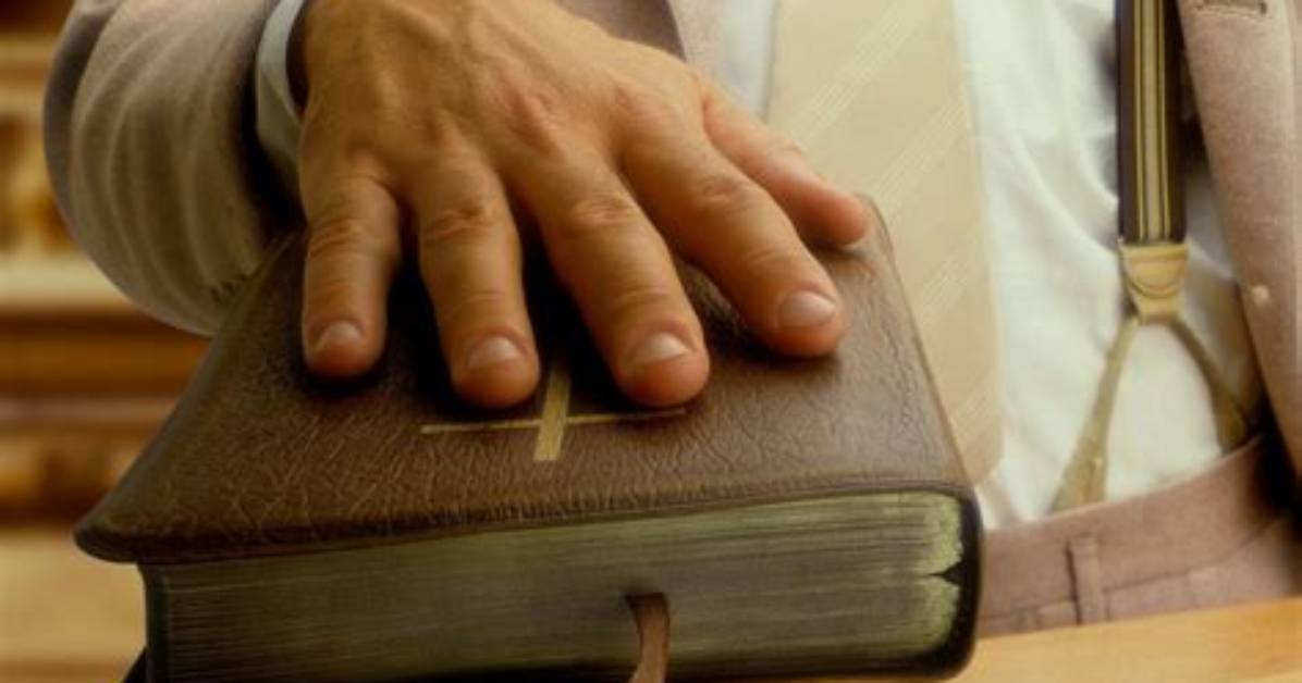 Do You Swear on the Bible in Court Uk?