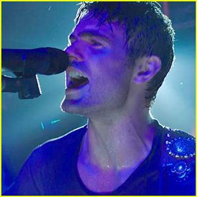 Does Alex Roe Really Sing in ‘Forever My Girl?'