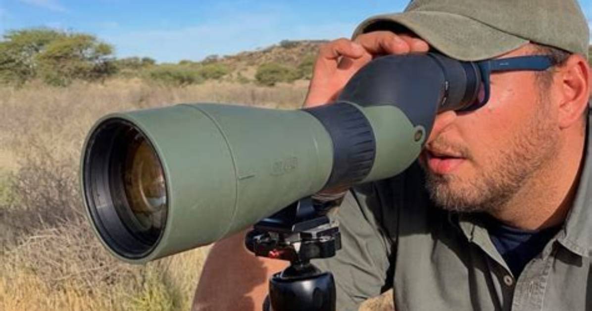 Does the Spotting Scope Have Glint?