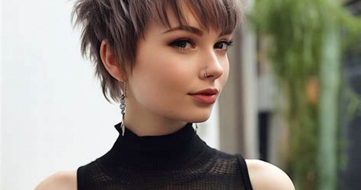 Edgy & Chic: Choppy Layers on Short Hair!