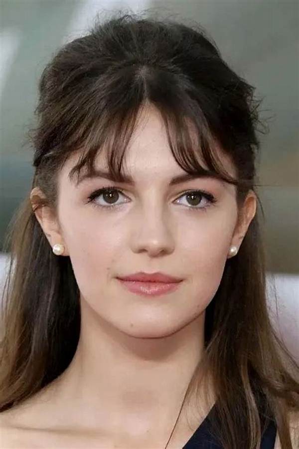 Ella Hunt Biography, Age, Height, Husband, Net Worth, Family ·