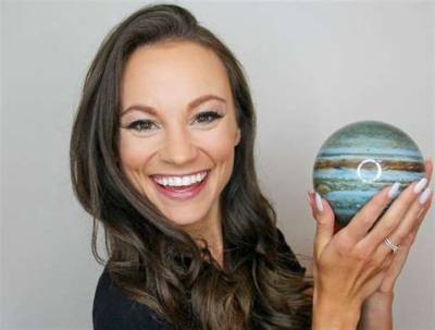 Emily Calandrelli Bio, Wiki, Age, Height, Net Worth, Husband, Scientist