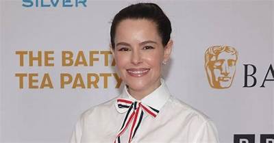 Emily Hampshire Net Worth