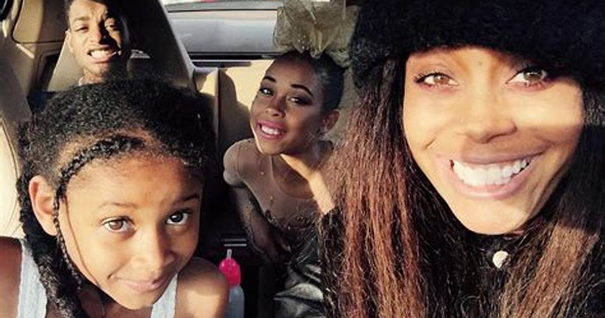 Erykah Badu and Daughters