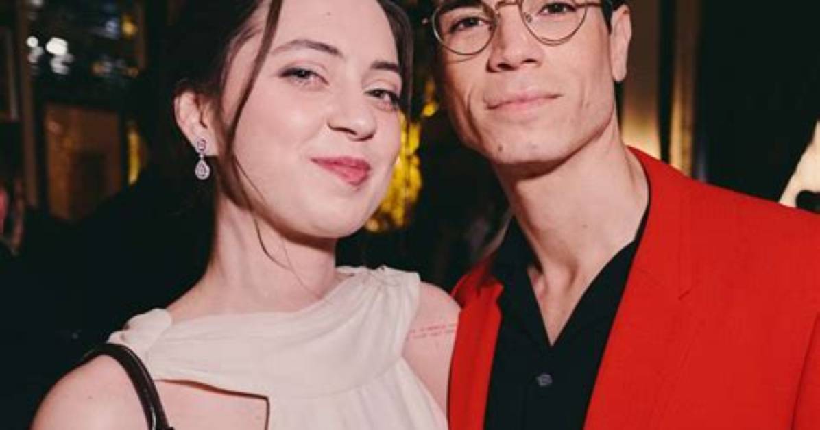 Exclusive Scoop Lizzy Mcalpine S Romantic