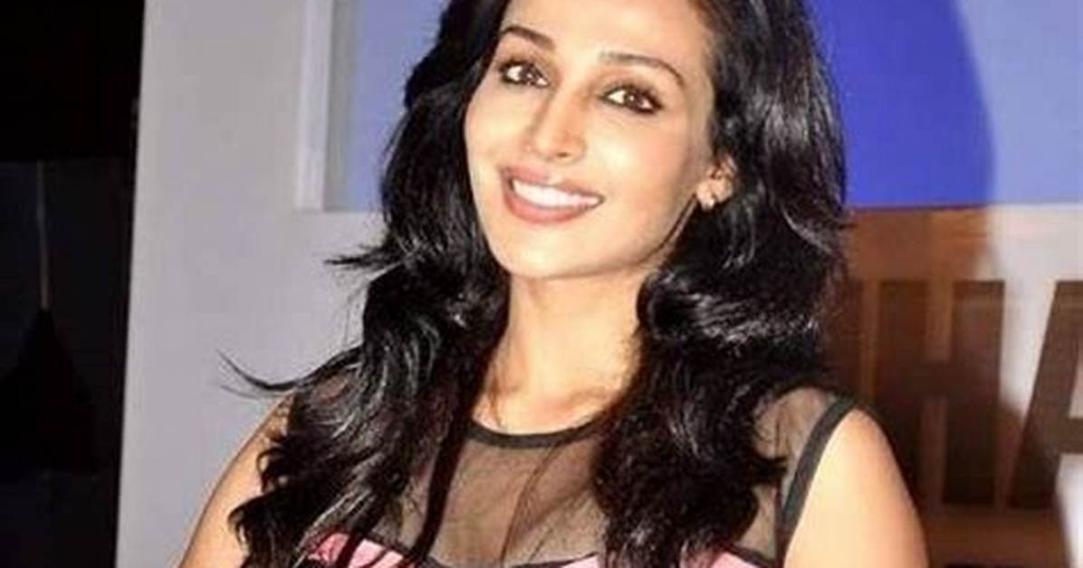 Flora Saini Biography Facts