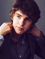 Freddie Highmore: Dating, Net Worth, Tattoos, Smoking & Body Facts