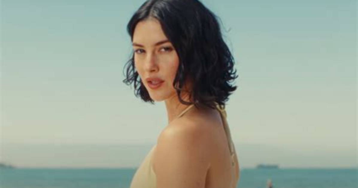 Gracie Abrams in a Bikini: a Dive into Her Style, Journey, and Influence