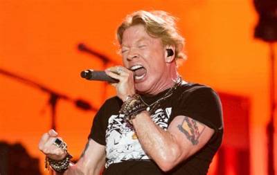 Guns N’ Roses’ Axl Rose Says He’ll Stop ‘Tossing the Mic’ into Crowd After Reportedly Injuring Fan