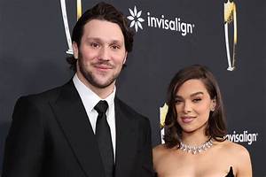 Hailee Steinfeld's Boyfriend: Who Is He?
