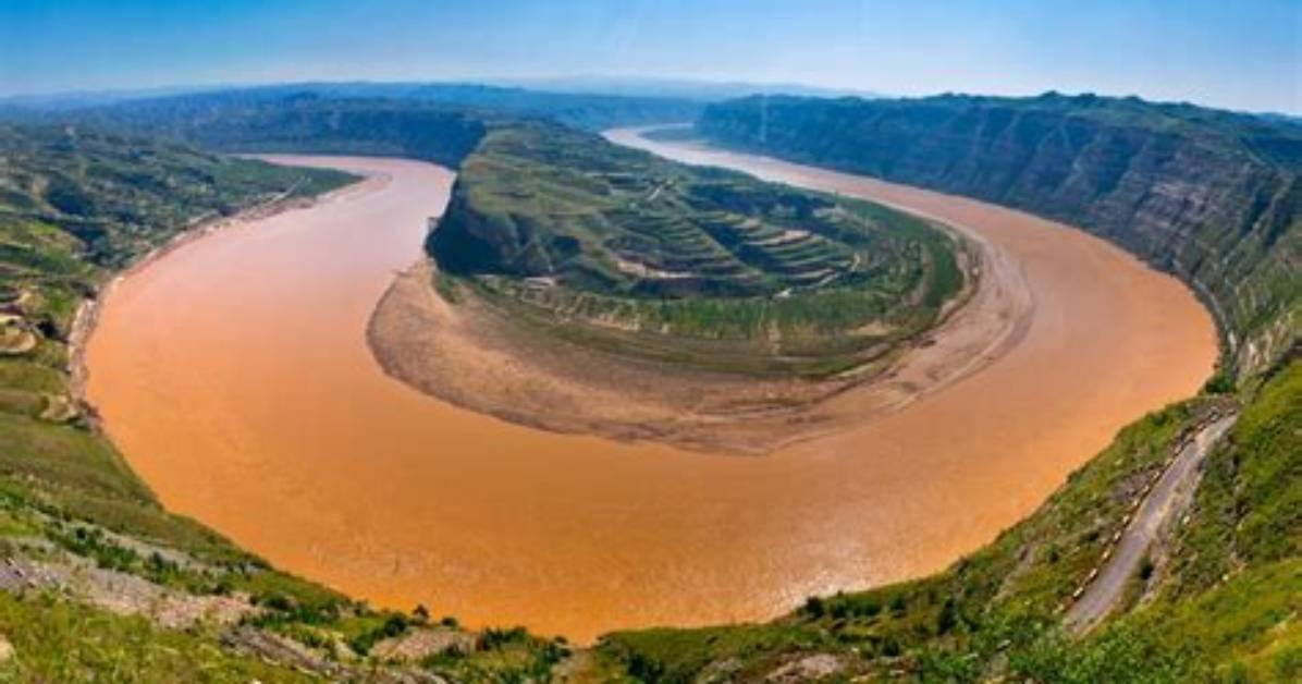 How Did the Huang He River Contribute to the Growth of the Chinese Civilization?