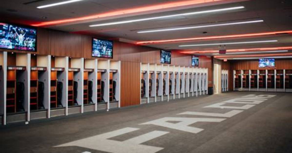 How Many Locker Rooms In
