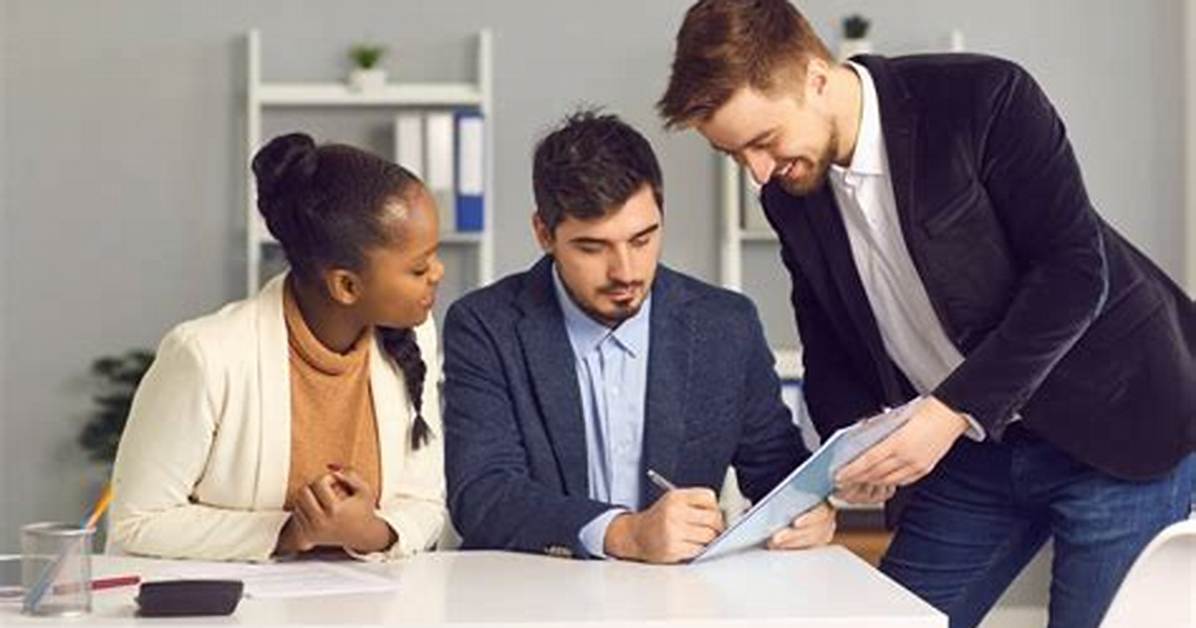How Much Do Health and Safety Advisors Earn?