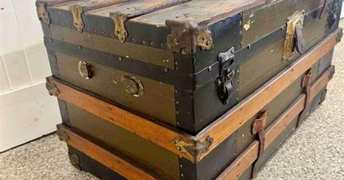 How Much Is an Antique Steamer Trunk Worth?