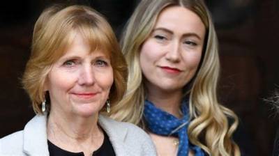 How Much Is Elaine Bredehoft Salary? Amber Heard Lawyer Net Worth