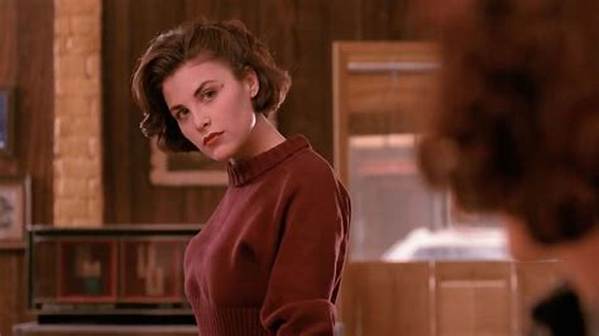How Old Was Sherilyn Fenn in Twin Peaks?