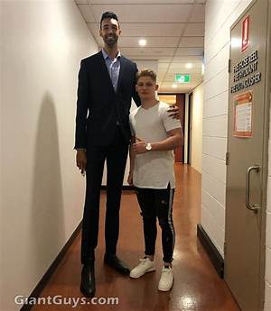 How Tall Is the Guy from 365 Days?