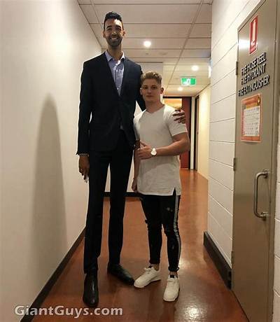 How Tall Is the Guy from 365 Days?