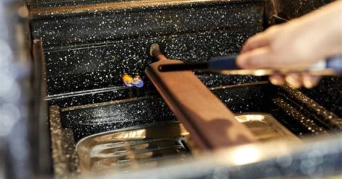 How to Clean an Oven Pilot Light
